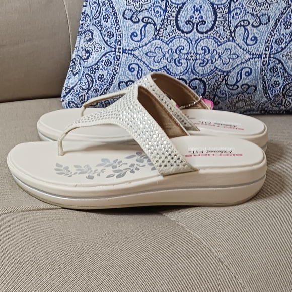 Skechers Relaxed Fit sandals natural NWT - Picture 6 of 12